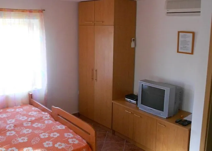 In With Balcony, Air Conditioning, Wifi 878-2 *